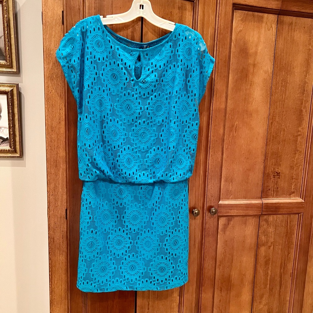 Gorgeous blue dress!